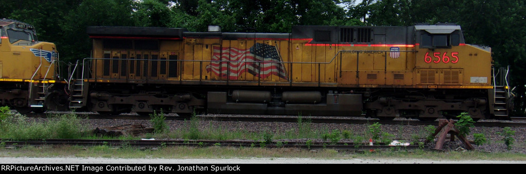 UP 6565, engineer's side view